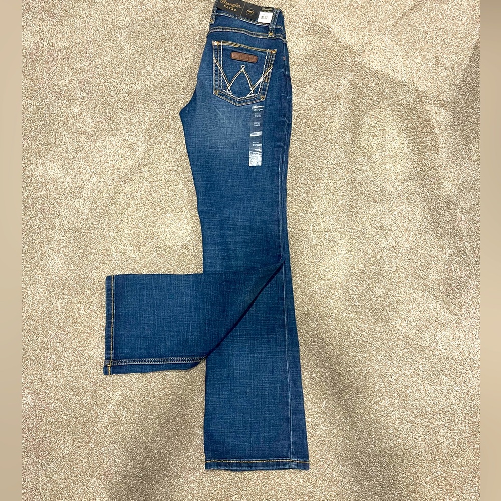 Size 5 Wrangler Women's Retro Mae Mid Rise Stretch Boot Cut Jean